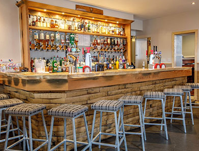 Commerecial Hotel bar 01